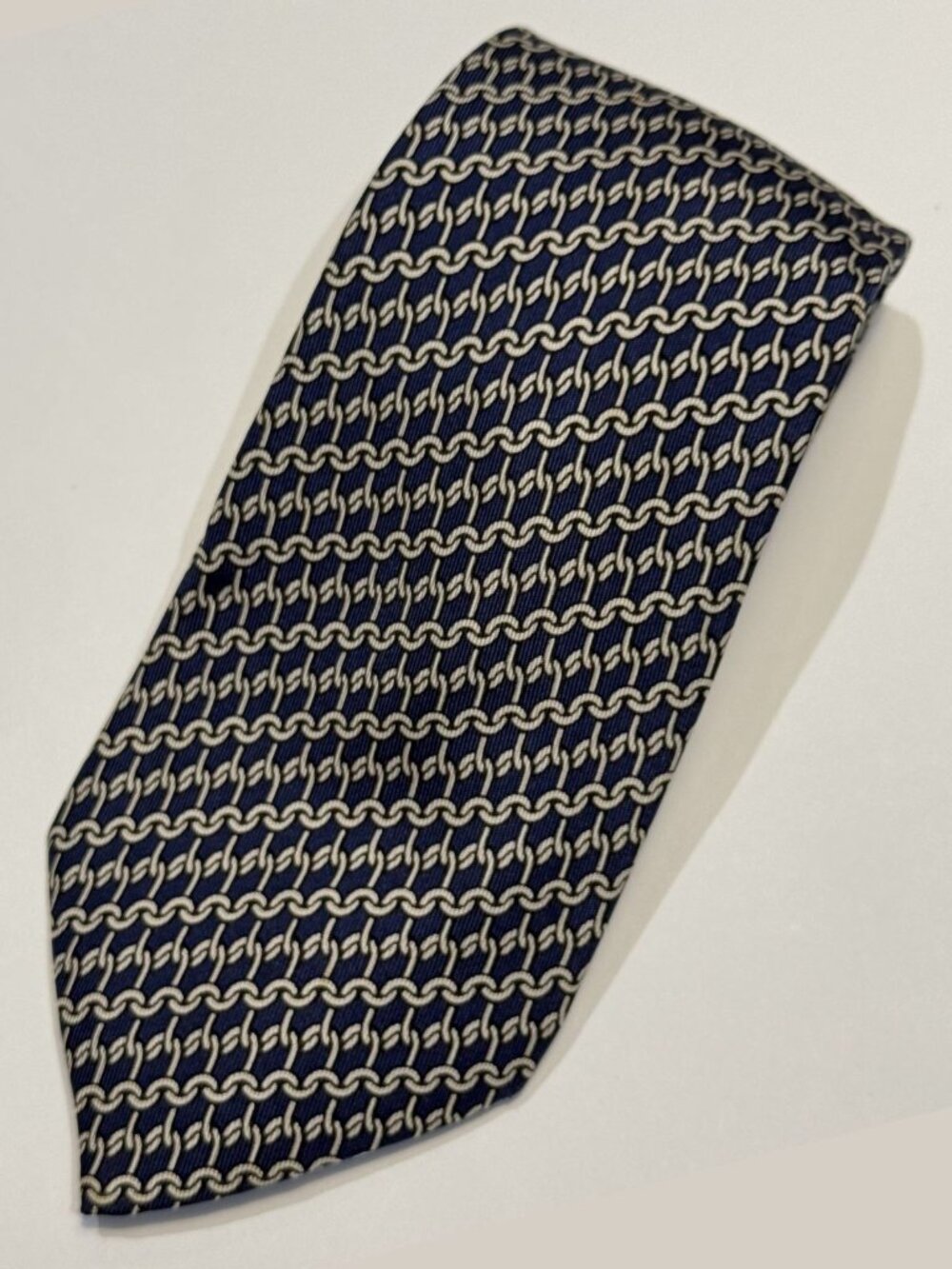 HERMES Navy White Chain Link Pattern Print Silk Tie
